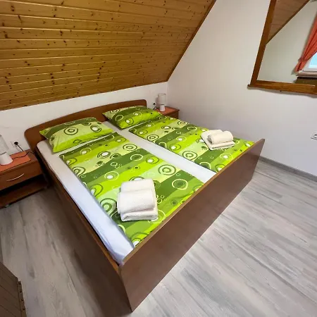 Konukevi Apartmaji In Sobe Cuder