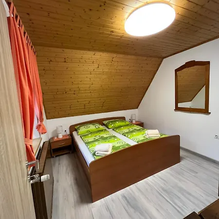 Konukevi Apartmaji In Sobe Cuder 2*